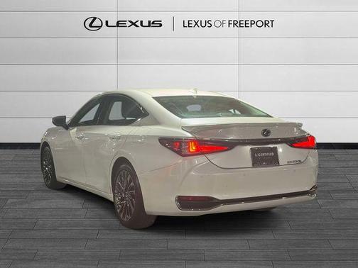 Eminent White Pearl 2024 Lexus ES 300h Luxury