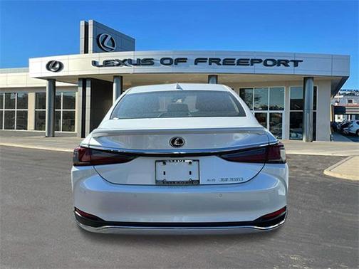 2022 Lexus ES 250 Base