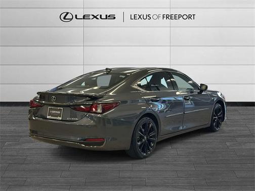 2023 Lexus ES 300h F SPORT Handling