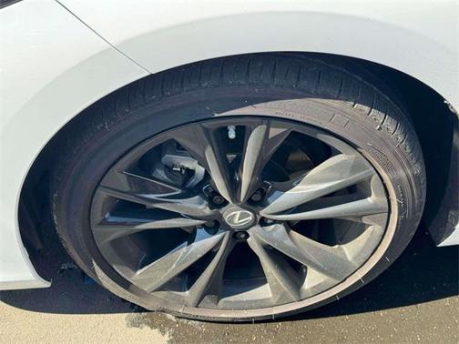 2023 Lexus ES 300h F SPORT Handling