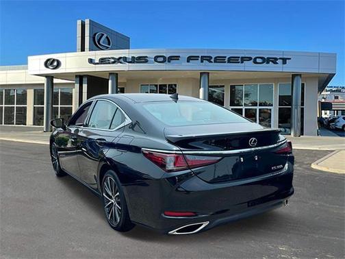 2022 Lexus ES 350 Base