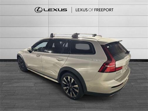 2021 Volvo V60 Cross Country T5
