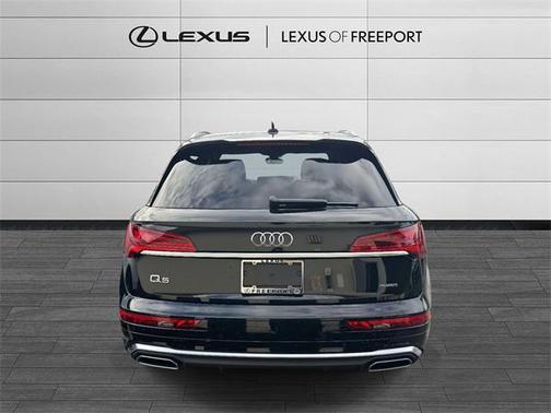 2023 Audi Q5 45 S line Prestige