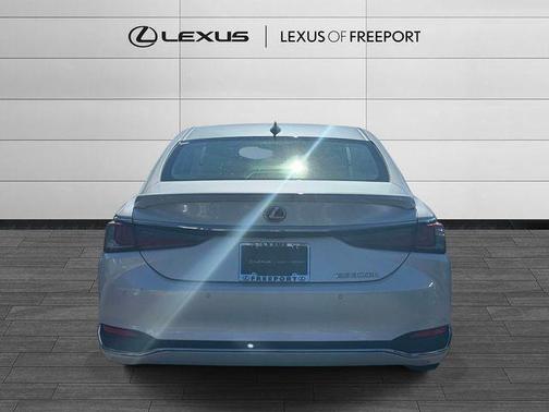 Eminent White Pearl 2024 Lexus ES 300h Luxury