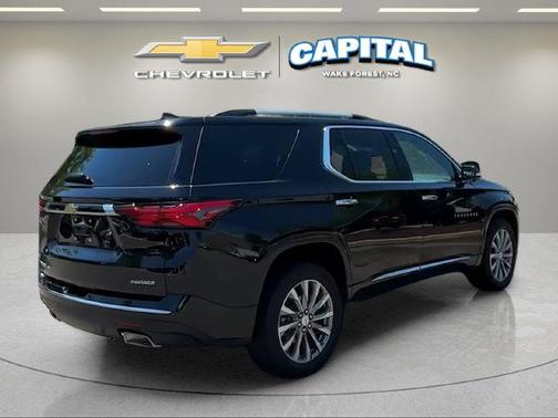 Mosaic Black Metallic 2023 Chevrolet Traverse Premier