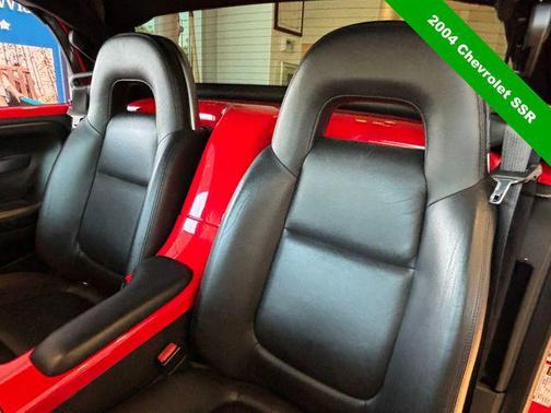 2004 Chevrolet SSR Base