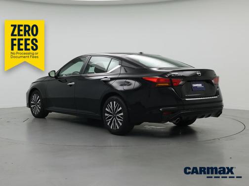 Black 2023 Nissan Altima SV