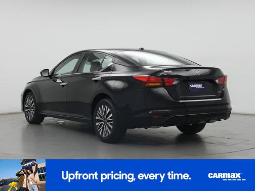 Black 2023 Nissan Altima SV