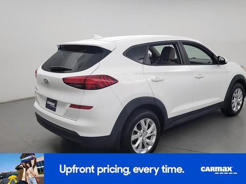 White 2019 Hyundai TUCSON SE