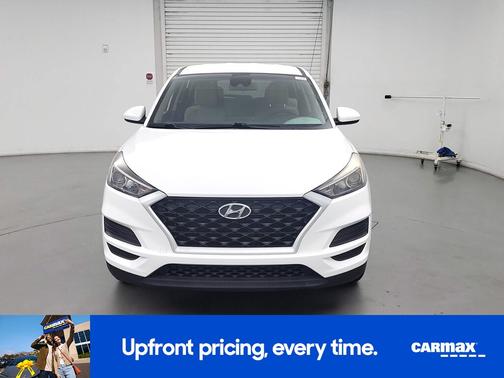 White 2019 Hyundai TUCSON SE