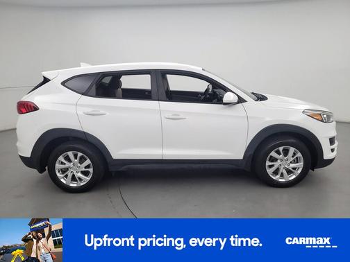 White 2019 Hyundai TUCSON SE