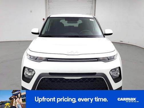 White 2022 Kia Soul LX