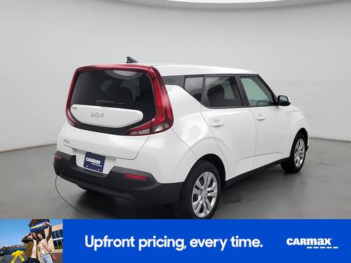 White 2022 Kia Soul LX