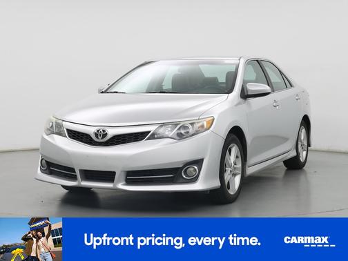 Silver 2014 Toyota Camry SE