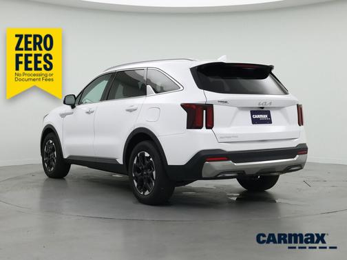 White 2025 Kia Sorento S