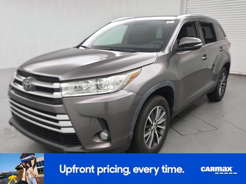 Gray 2019 Toyota Highlander XLE