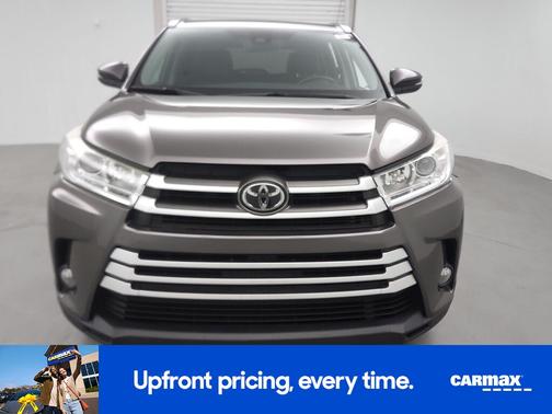 Gray 2019 Toyota Highlander XLE