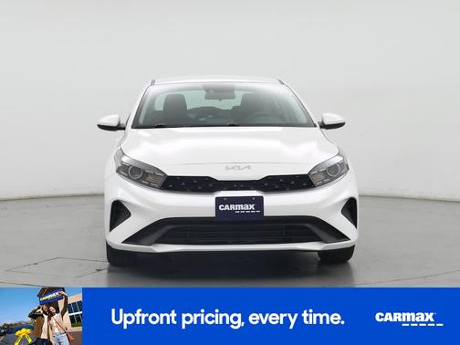 White 2023 Kia Forte LX