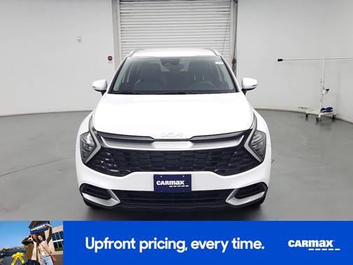 White 2023 Kia Sportage EX