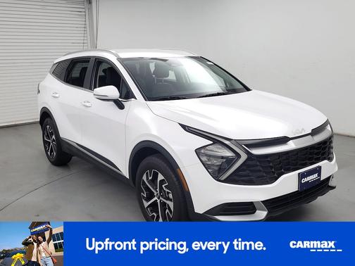 White 2023 Kia Sportage EX