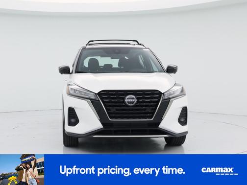 White 2022 Nissan Kicks SR