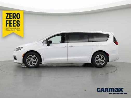 White 2024 Chrysler Pacifica Limited