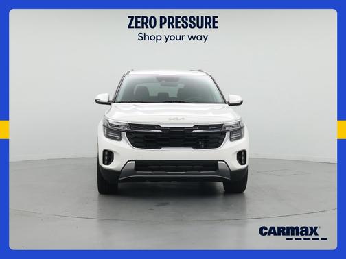 White 2024 Kia Seltos SX