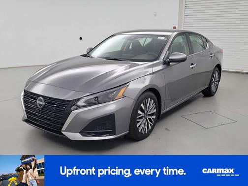 Gray 2023 Nissan Altima SV