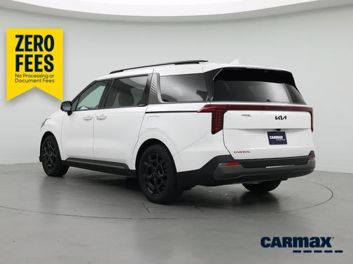 White 2025 Kia Carnival SX Prestige
