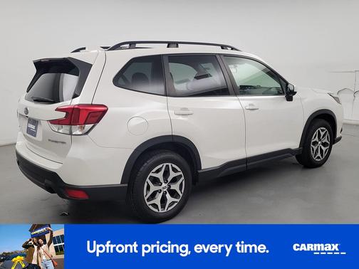 White 2022 Subaru Forester Premium