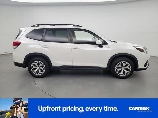 White 2022 Subaru Forester Premium