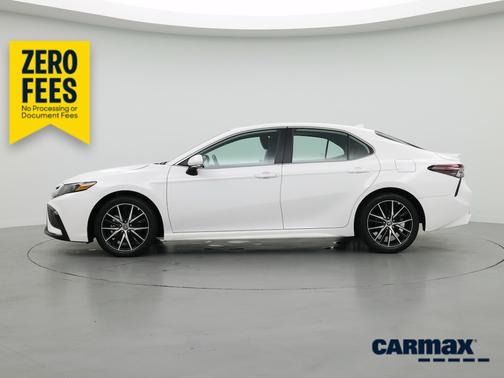 White 2023 Toyota Camry SE