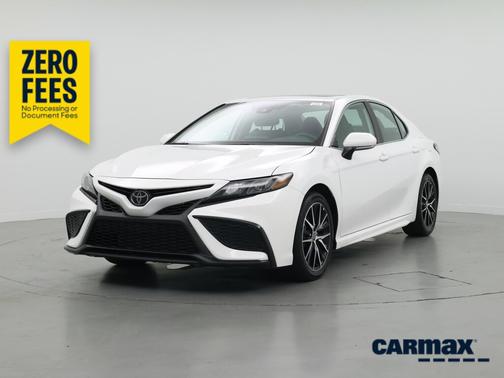 White 2023 Toyota Camry SE