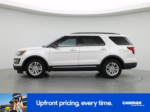 White 2017 Ford Explorer XLT