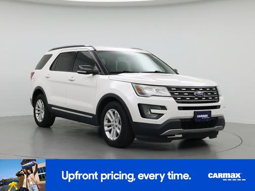 White 2017 Ford Explorer XLT