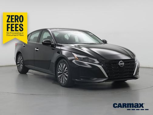 Black 2023 Nissan Altima SV