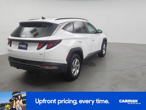 White 2024 Hyundai TUCSON SEL