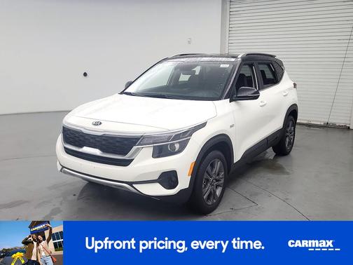 White 2021 Kia Seltos S