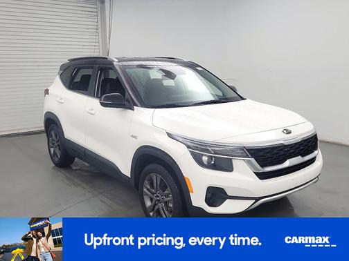 White 2021 Kia Seltos S