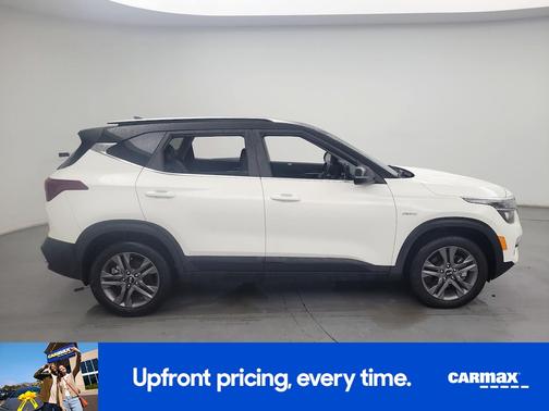 White 2021 Kia Seltos S