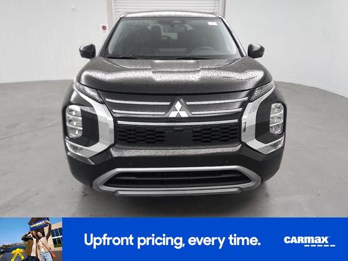 Black 2025 Mitsubishi Outlander SE