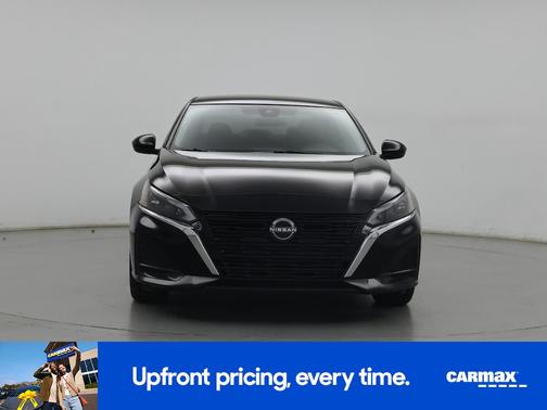 Black 2023 Nissan Altima SV