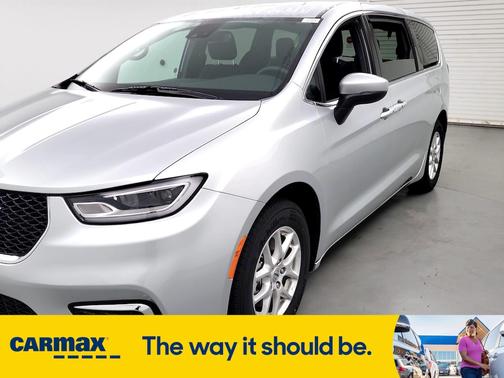 2023 Chrysler Pacifica Touring