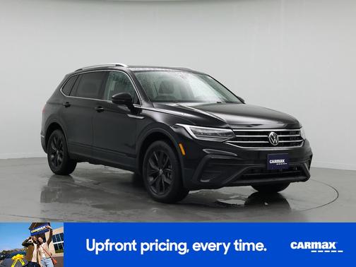 Black 2023 Volkswagen Tiguan SE