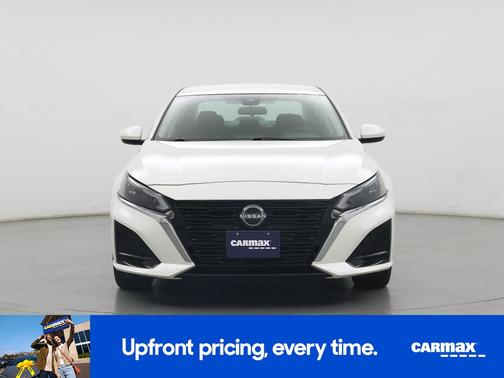 White 2023 Nissan Altima SV