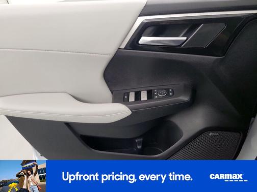 White 2025 Mitsubishi Outlander SE