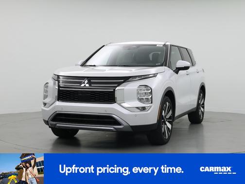 White 2025 Mitsubishi Outlander SE
