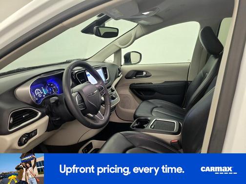 White 2023 Chrysler Pacifica Touring L