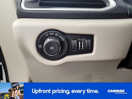 White 2023 Chrysler Pacifica Touring L