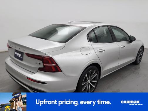 2022 Volvo S60 B5 Momentum